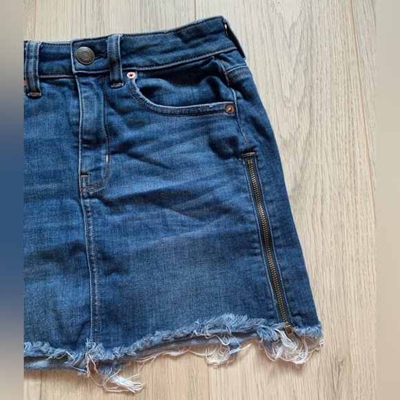 Denim skirt, size 4 - Picture 3 of 6